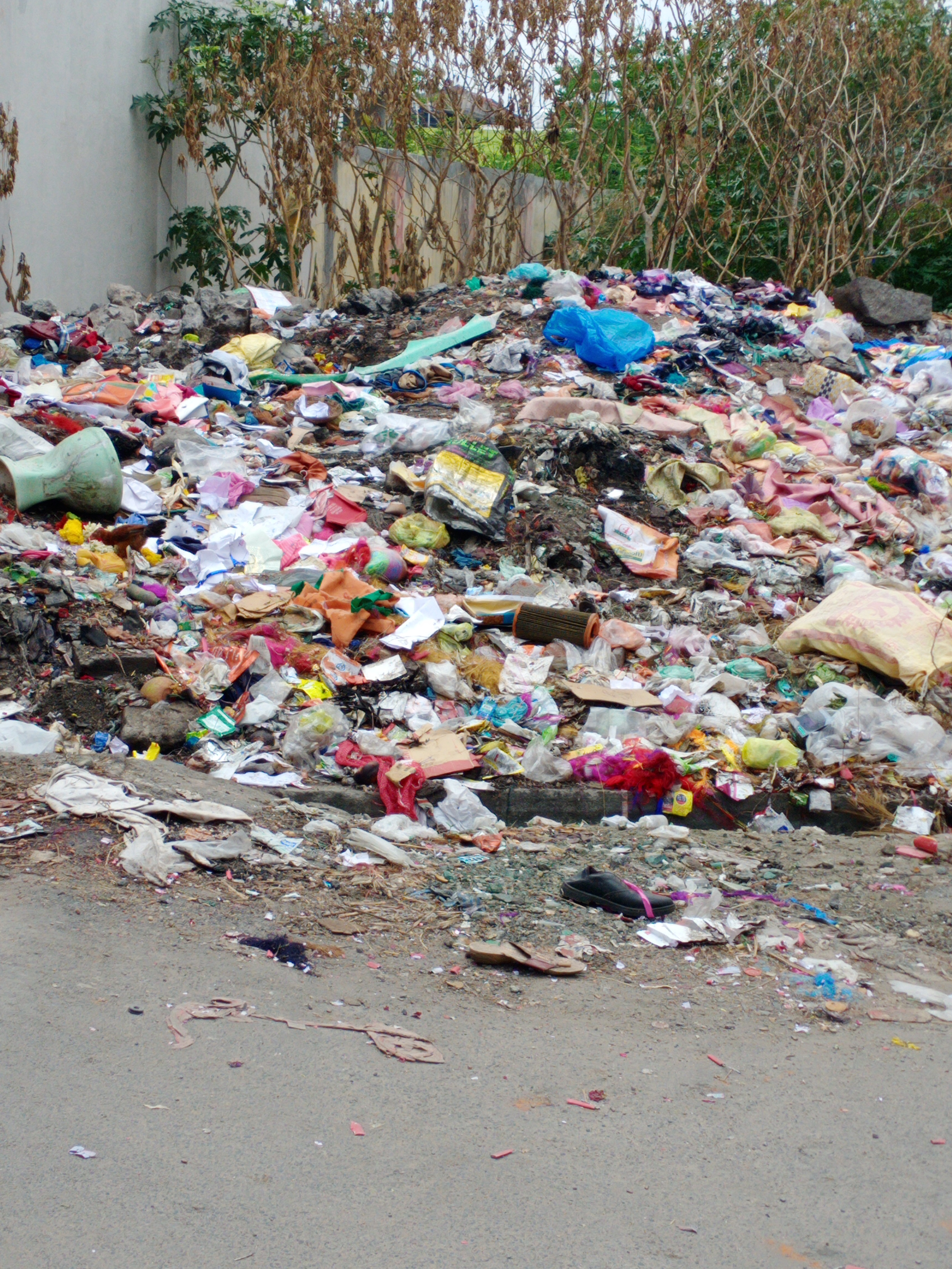 குப்பை தொட்டி அமைக்கப்படுமா ?