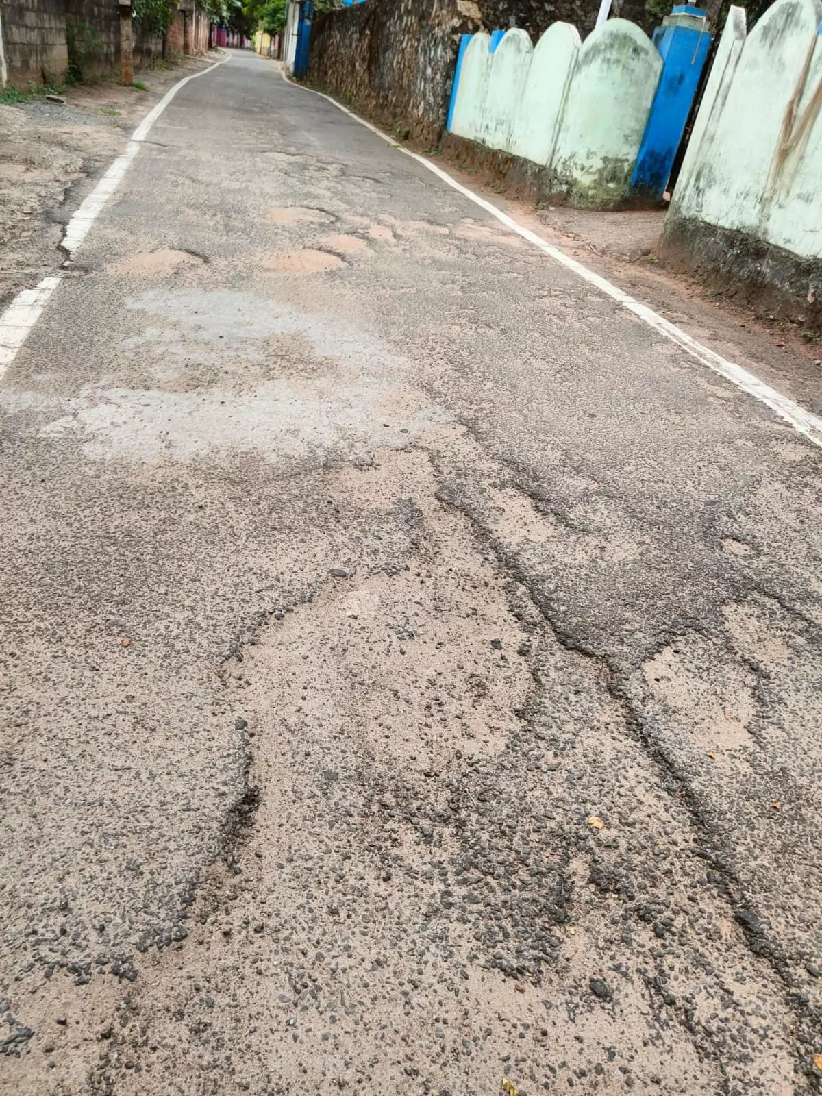 சாலையை சீரமைக்கப்படுமா?