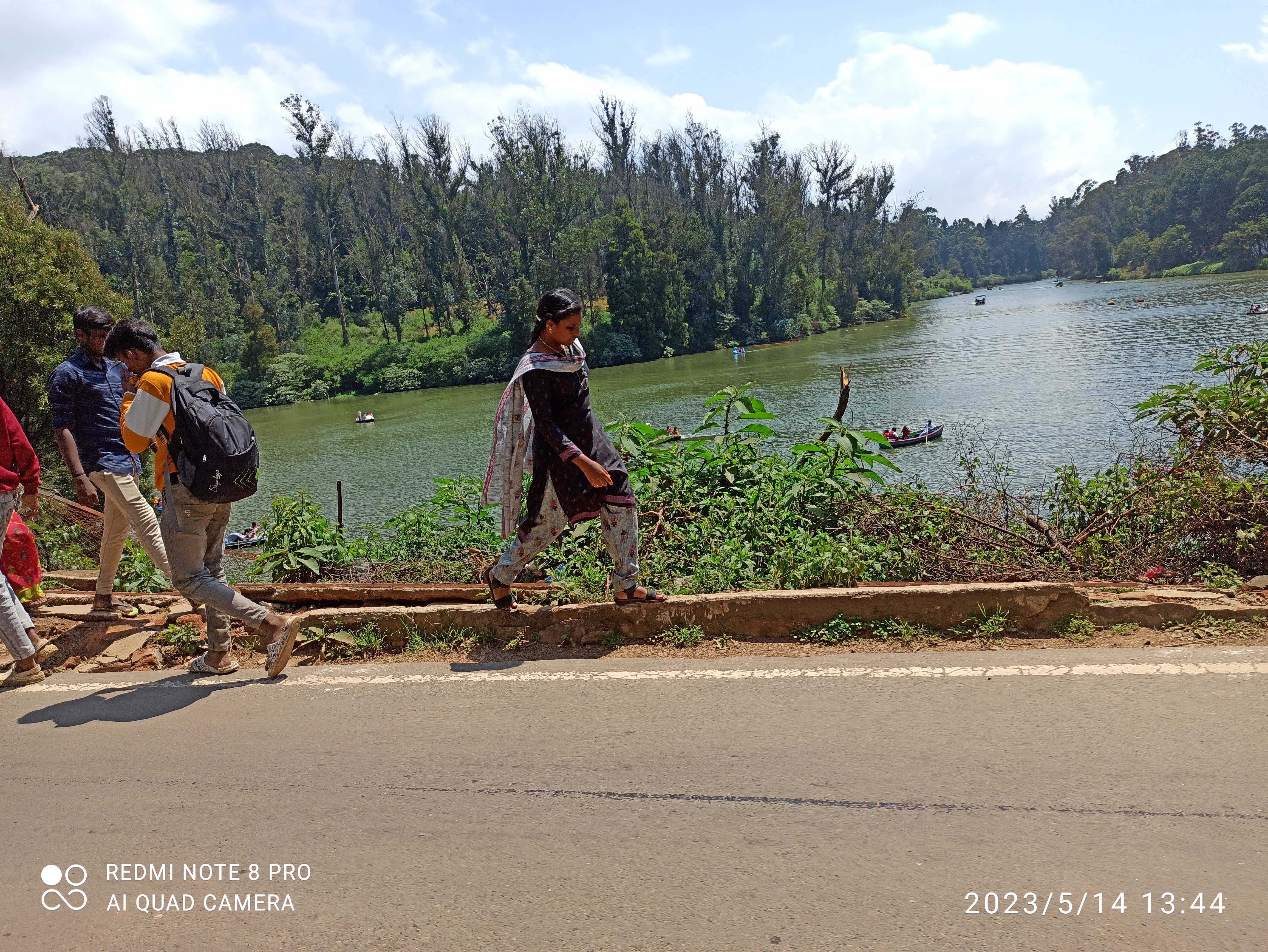 நடைபாதை சேதம் நடைபாதை சேதம்