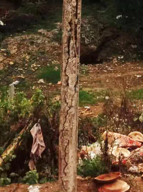 ஆபத்தான மின்கம்பம்