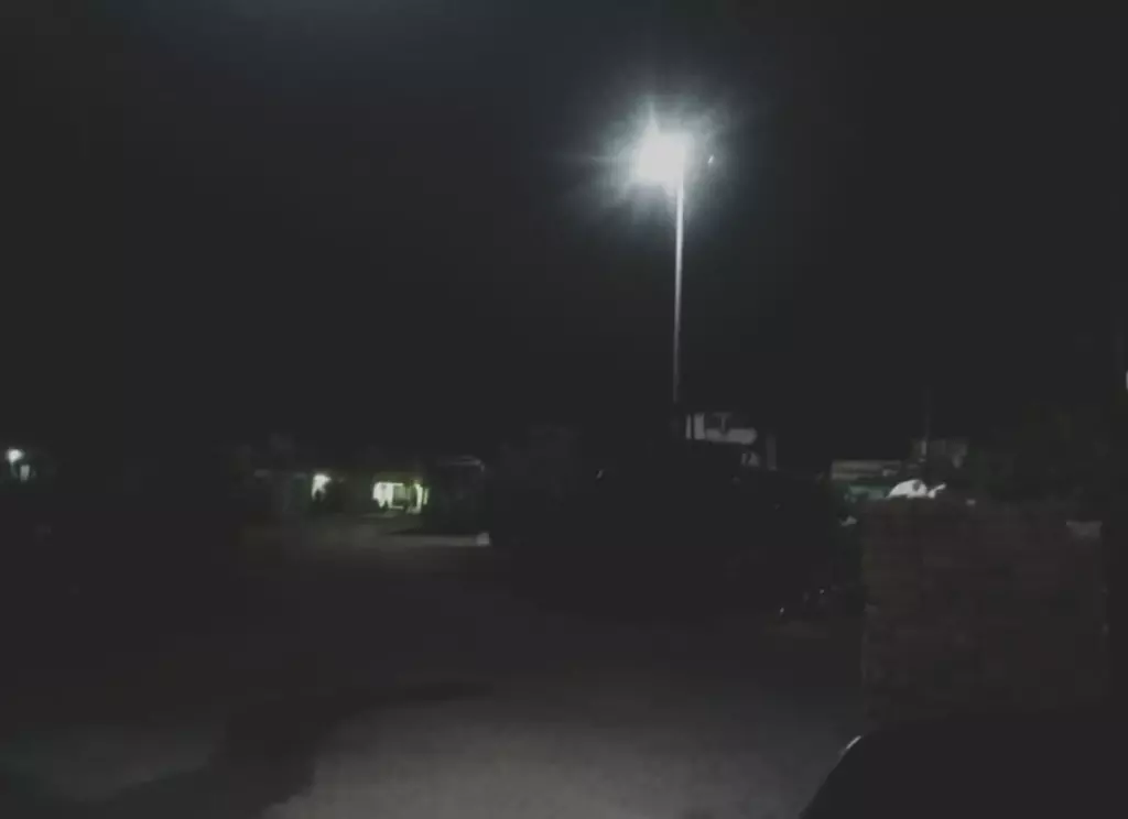 ஒளிராத உயர்மின் கோபுர விளக்கு ஒளிராத உயர்மின் கோபுர விளக்கு