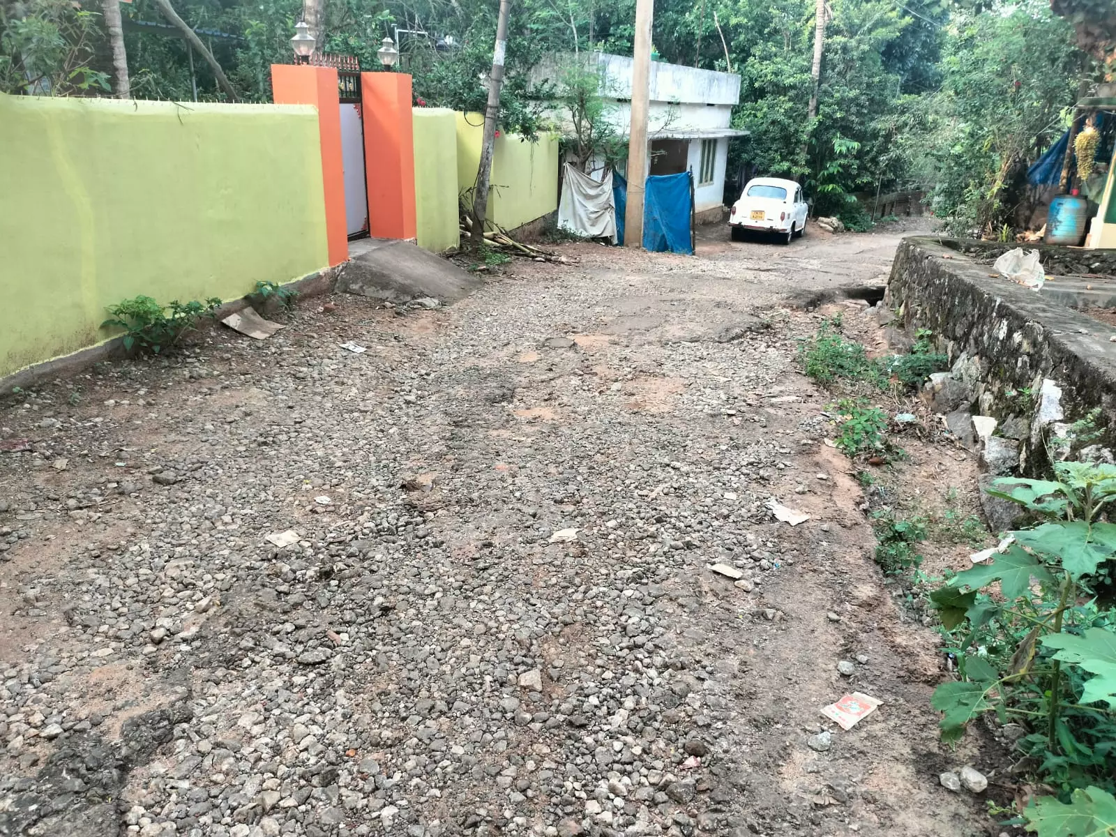 சாலையை சீரமைக்க வேண்டும்