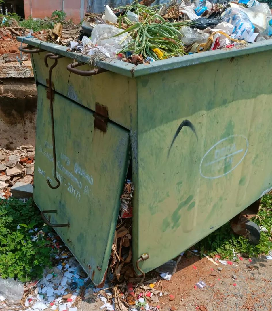 குவிந்து கிடக்கும் குப்பைகள்