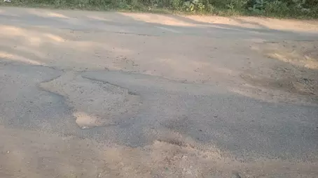 கிடப்பில் போடப்பட்ட சாலை பணி