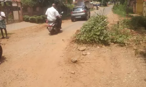 வாகன ஓட்டிகள் அவதி வாகன ஓட்டிகள் அவதி