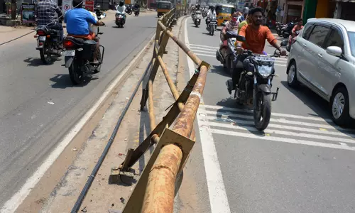 தடுப்புக்கம்பிகள் சேதம் தடுப்புக்கம்பிகள் சேதம்