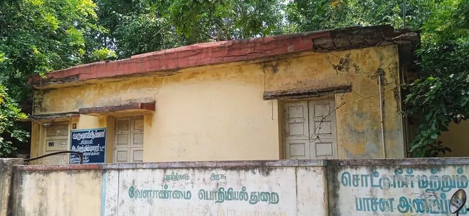 பழுதடைந்த வருவாய் ஆய்வாளர் அலுவலக கட்டிடம்