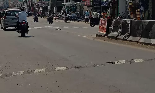 வாகன ஓட்டிகள் அச்சம் வாகன ஓட்டிகள் அச்சம்