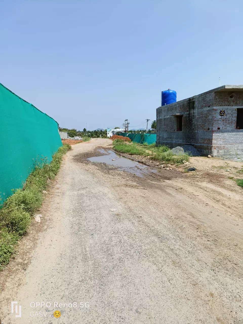 குண்டும், குழியுமான சாலை