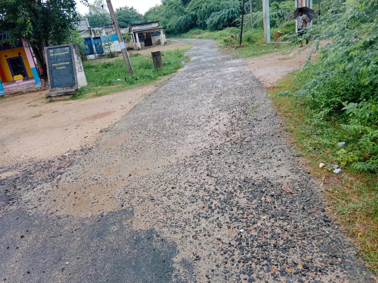 சேதமடைந்த சாலை
