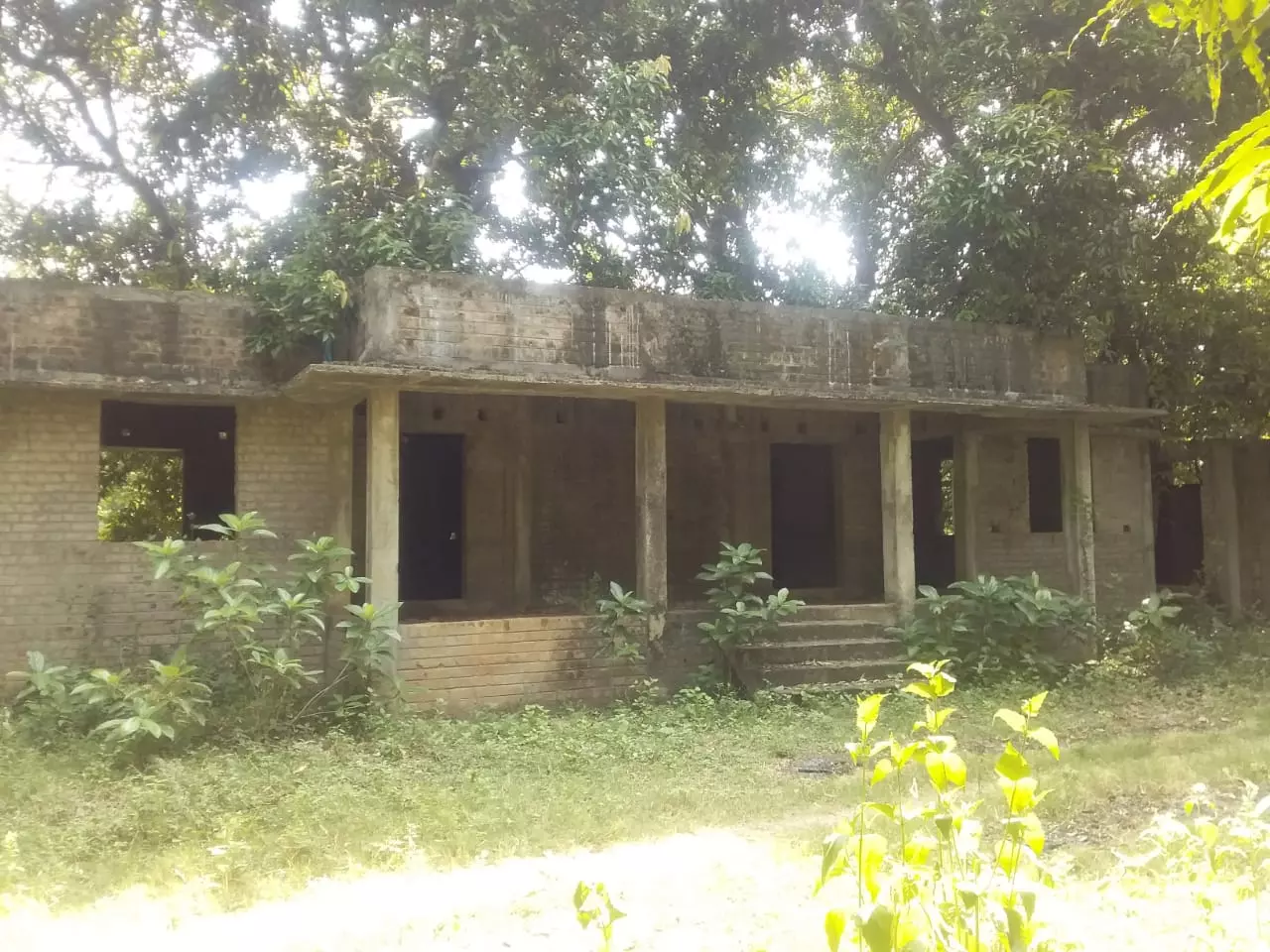 கிடப்பில் போடப்பட்ட பொது சேவை மைய கட்டிட பணி கிடப்பில் போடப்பட்ட பொது சேவை மைய கட்டிட பணி