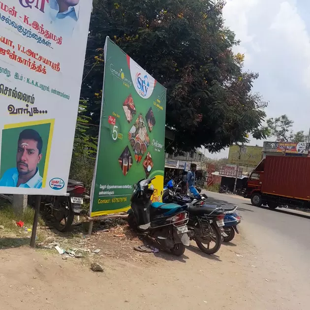 தடையை மீறி வைக்கப்படும் பேனர்கள் தடையை மீறி வைக்கப்படும் பேனர்கள்