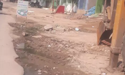 வீணாக வெளியேறும் குடிநீர் வீணாக வெளியேறும் குடிநீர்