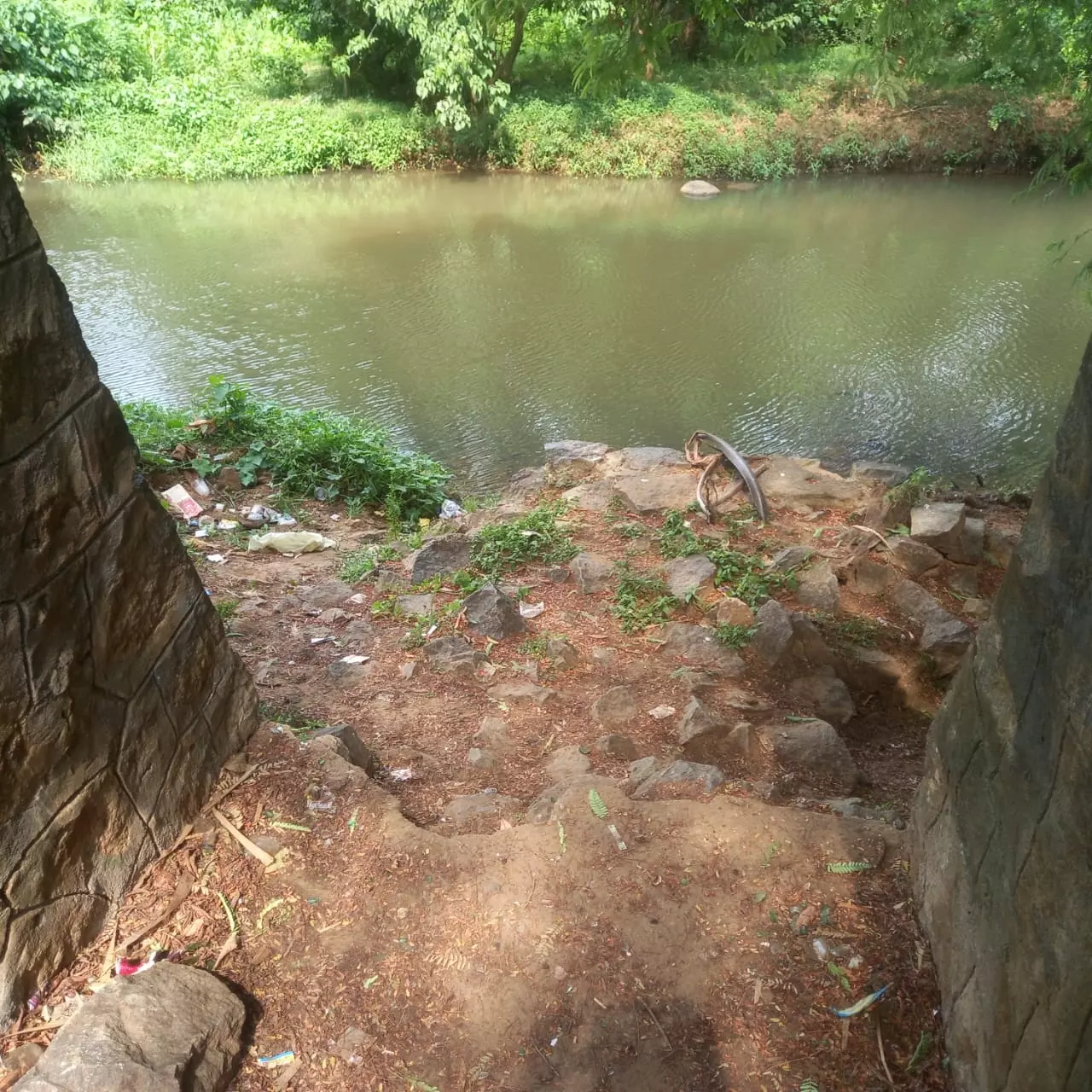 படித்துறை  சீரமைக்கப்படுமா?