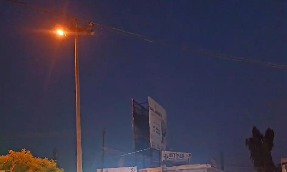 ஒளிராத உயர்மின் கோபுரவிளக்கு