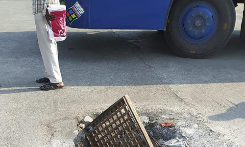 மழைநீர் வடிகால்வாய் மூடி சேதம் மழைநீர் வடிகால்வாய் மூடி சேதம்