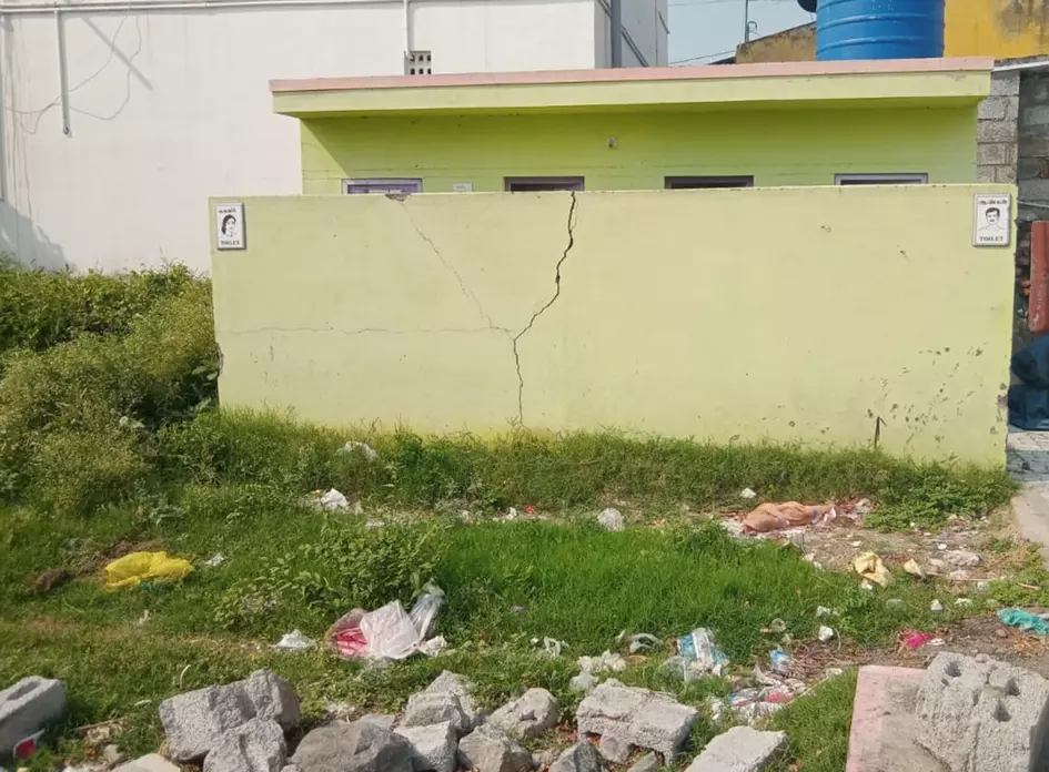 பராமரிப்பின்றி கழிப்பறைகள்