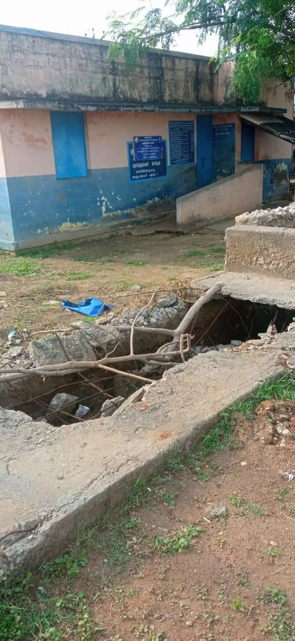 சாக்கடை கால்வாய் சேதம்