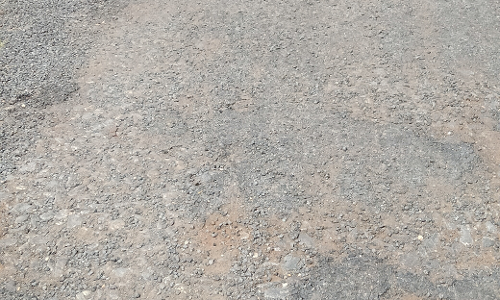 குண்டும், குழியுமான சாலை