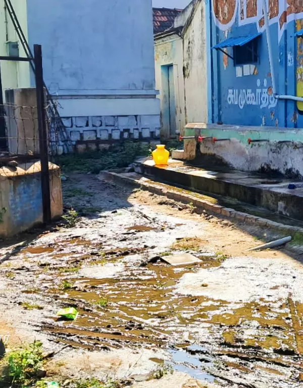 தேங்கி நிற்கும் தண்ணீர்