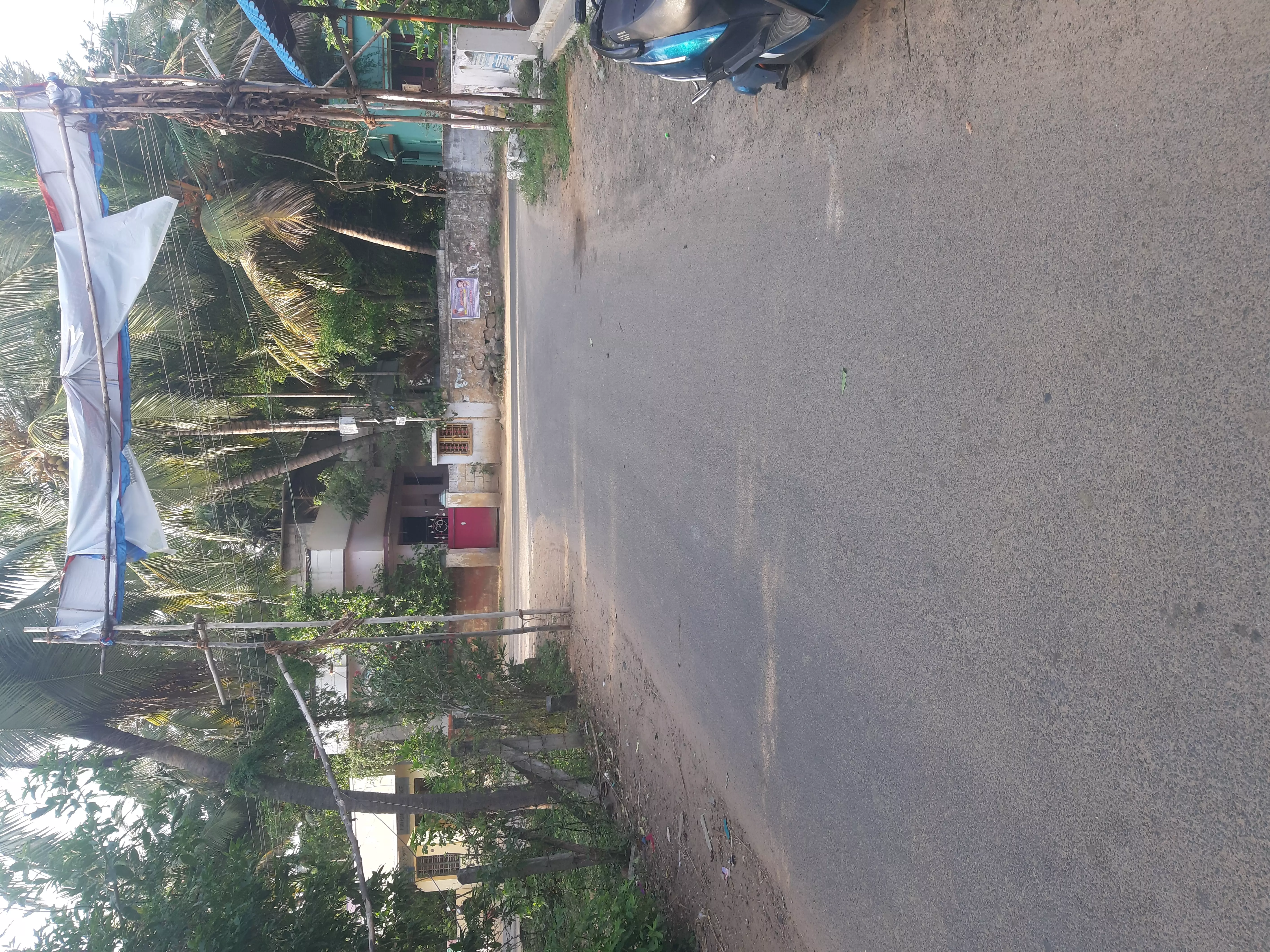 வேகத்தடை அமைக்க வேண்டும்