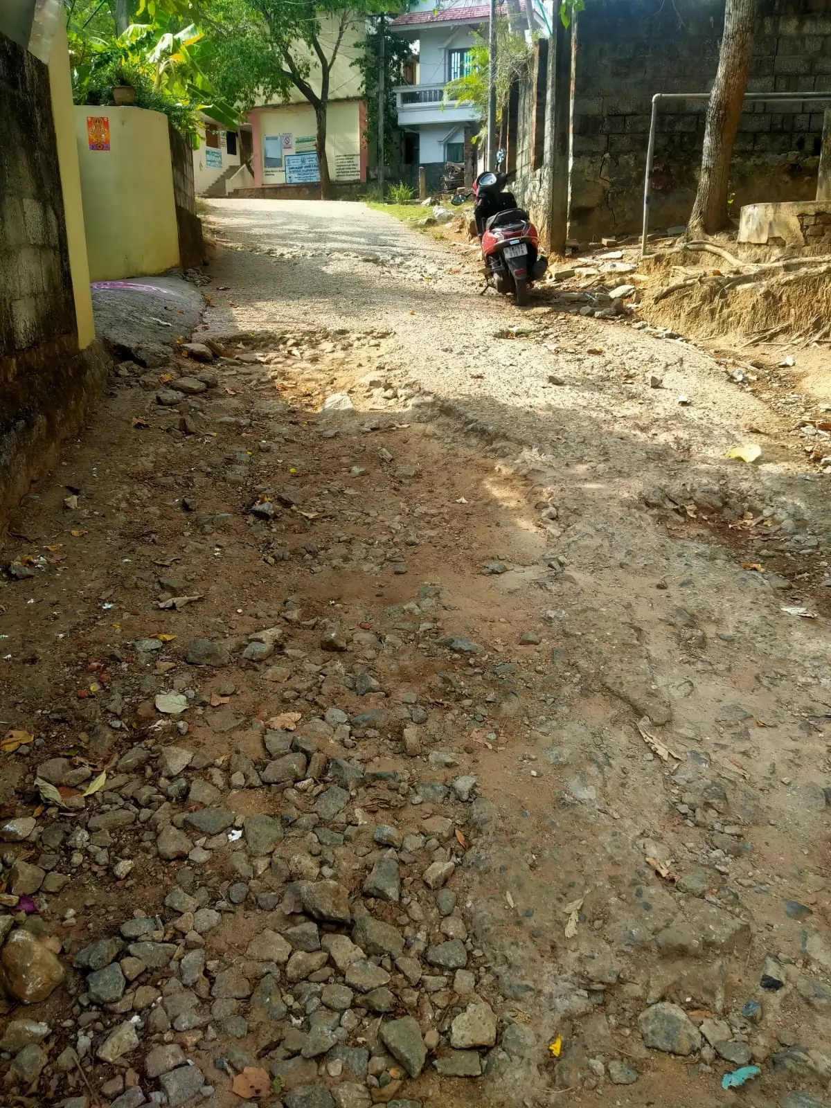 சாலை சீரமைக்கப்பட்டது சாலை சீரமைக்கப்பட்டது