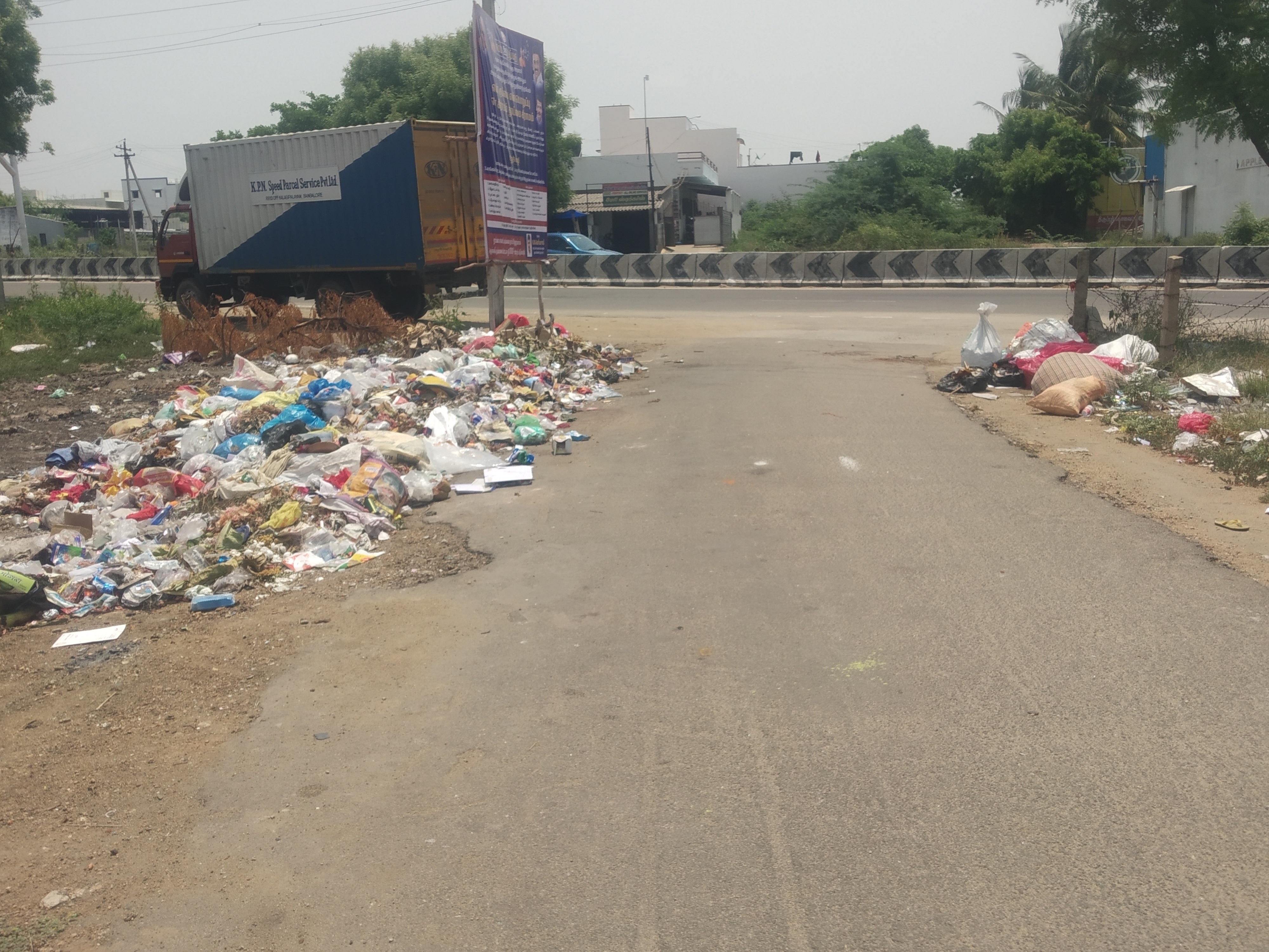 குவிந்து கிடக்கும் குப்பைகள்