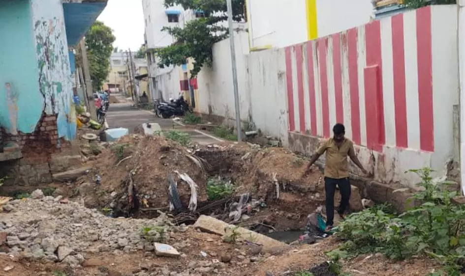 கிடப்பில் போடப்பட்ட தரைப்பால பணி கிடப்பில் போடப்பட்ட தரைப்பால பணி