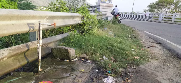 வீணாகும் தண்ணீர் வீணாகும் தண்ணீர்