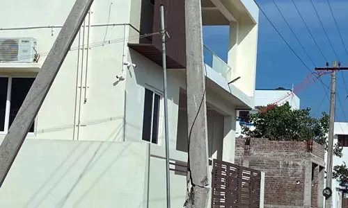 ேசதமடைந்த மின்கம்பம் ேசதமடைந்த மின்கம்பம்