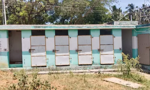 திறக்கப்படாத பொது கழிப்பிடம்