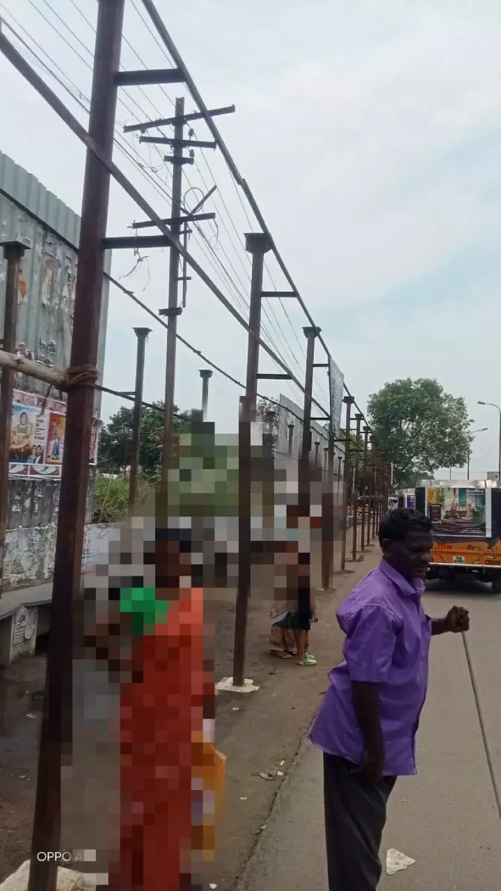 நிழற்குடையின் பரிதாப நிலை நிழற்குடையின் பரிதாப நிலை