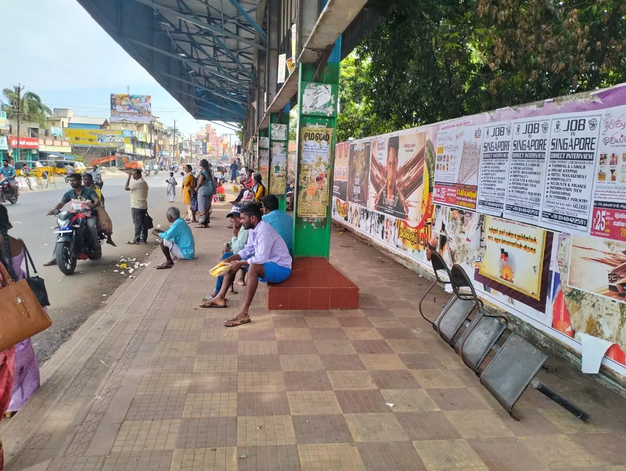 பயணிகள் இருக்கைகள் சேதம்