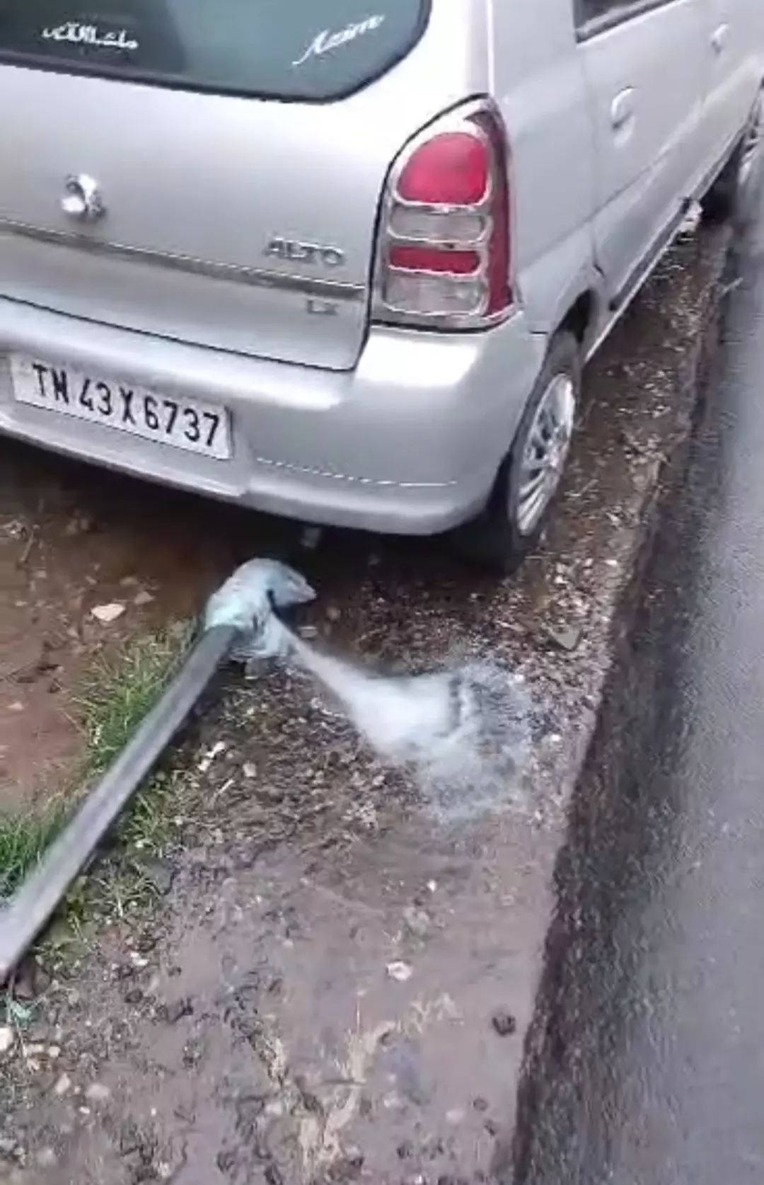 வீணாகும் குடிநீர் வீணாகும் குடிநீர்