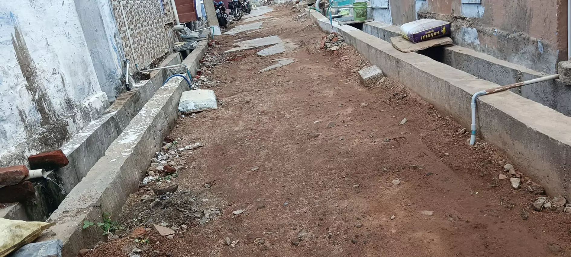 கிடப்பில் போடப்பட்ட சாலை பணி கிடப்பில் போடப்பட்ட சாலை பணி