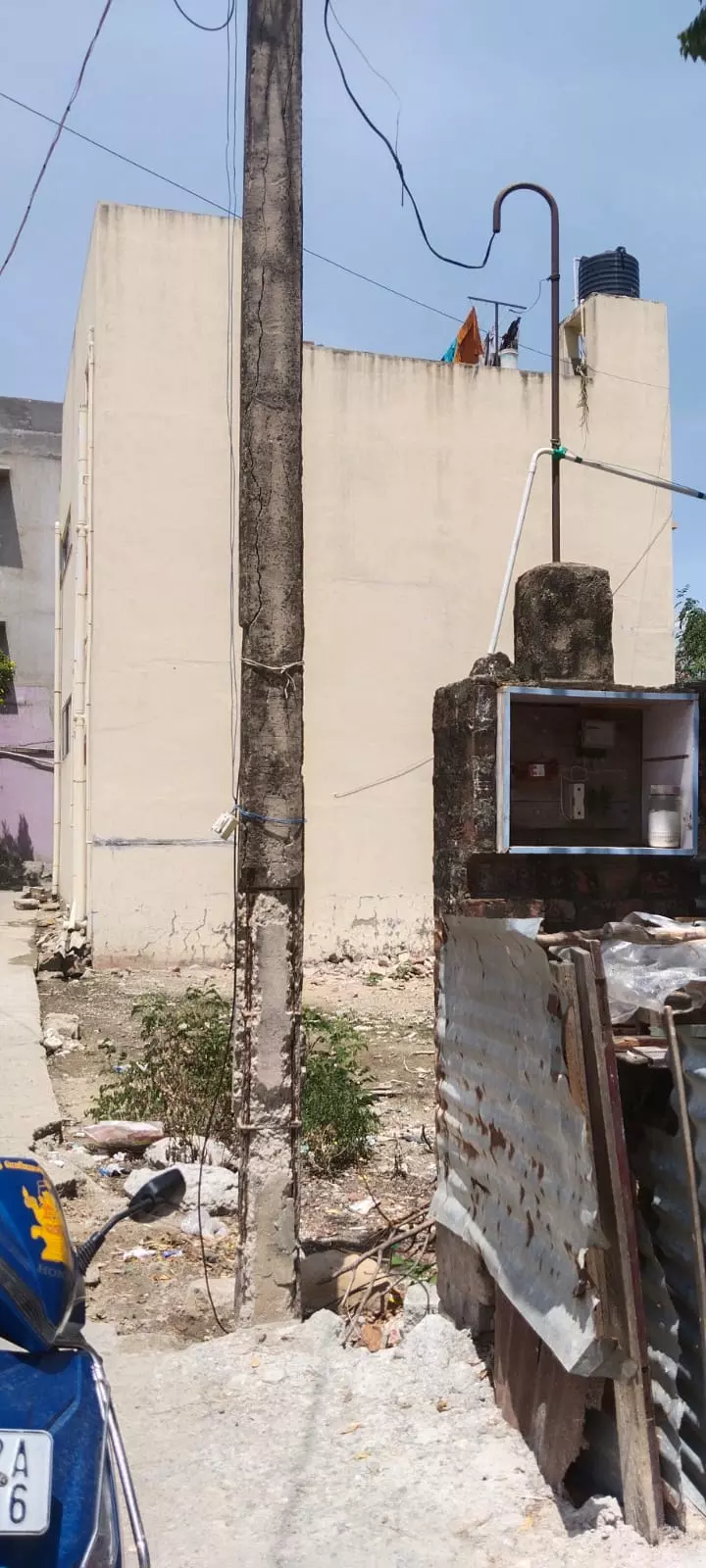 மின்கம்பம் சேதம்