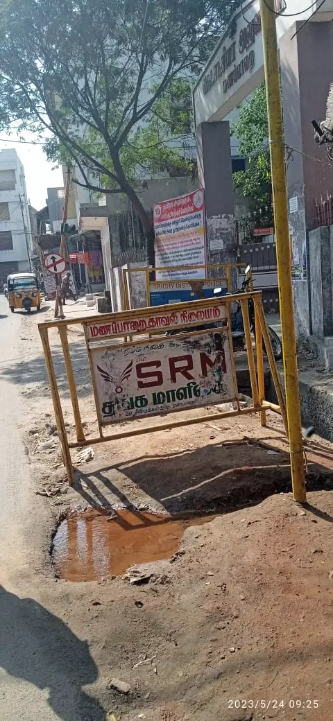 குடிநீர் குழாயில் உடைப்பு குடிநீர் குழாயில் உடைப்பு