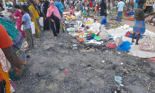 வாரச்சந்தைக்கு அடிப்படை வசதி தேவை வாரச்சந்தைக்கு அடிப்படை வசதி தேவை