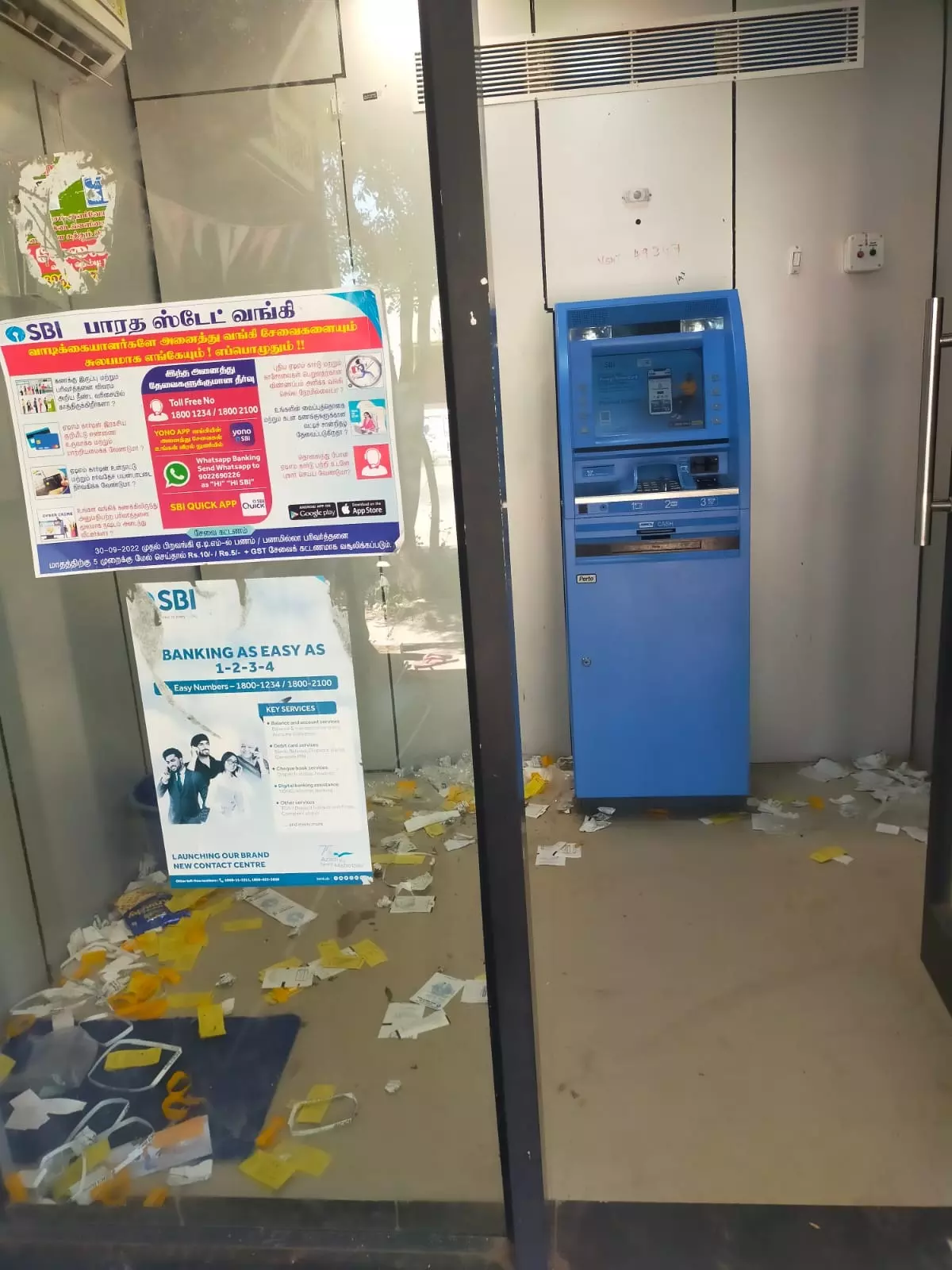 பராமரிப்பில்லாத ஏ.டி.எம். மையம்