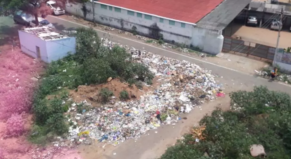 குப்பை குவியல் குப்பை குவியல்