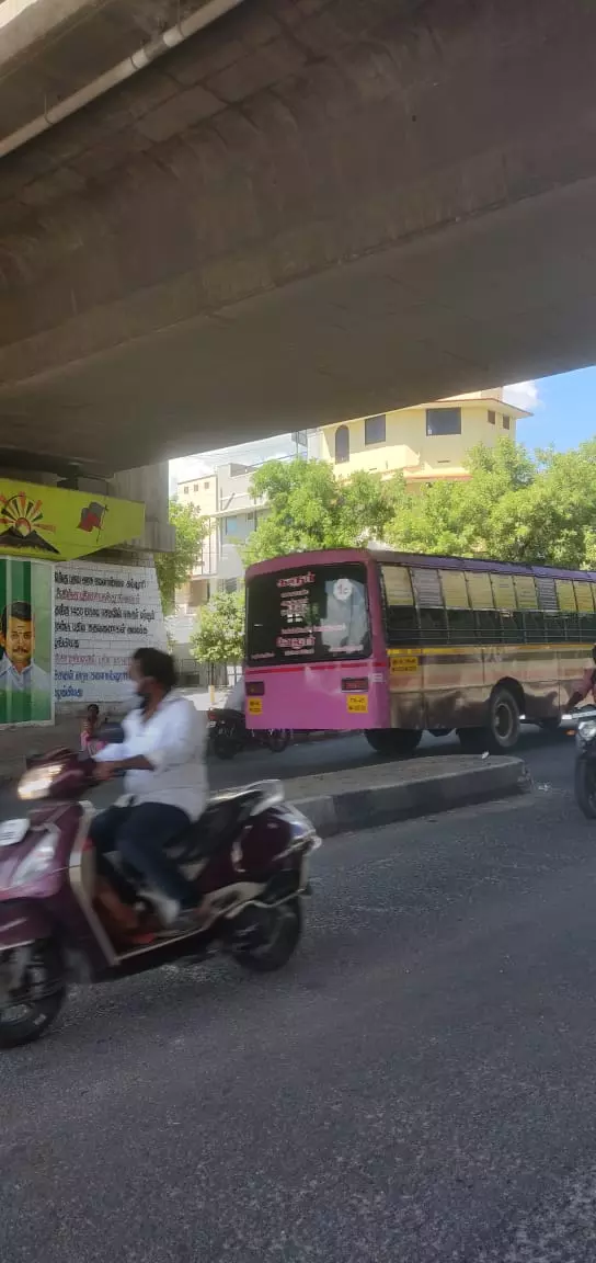 நிற்காமல் செல்லும் அரசு பஸ்கள் நிற்காமல் செல்லும் அரசு பஸ்கள்