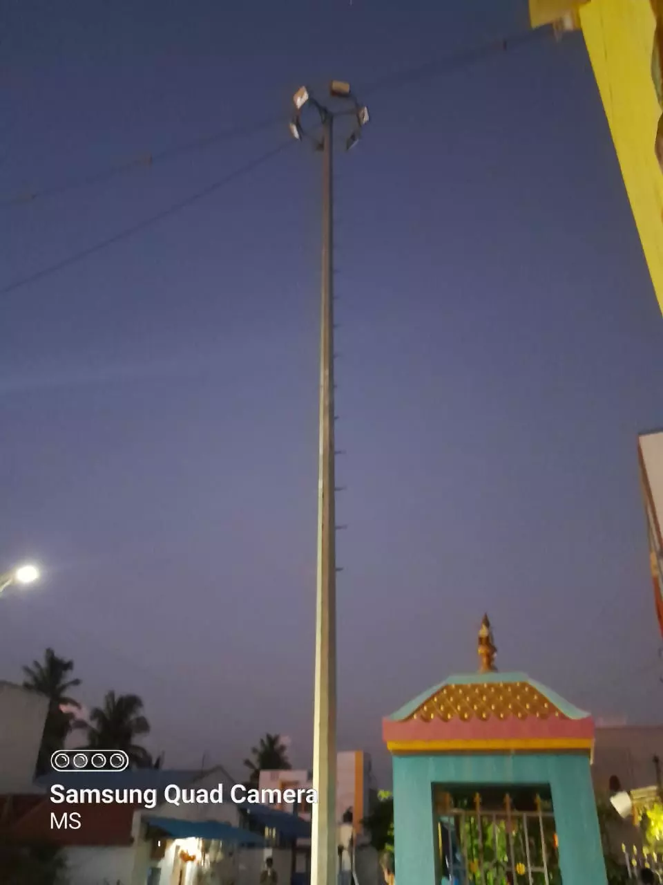 எரியாத உயர்கோபுர மின் விளக்கு எரியாத உயர்கோபுர மின் விளக்கு