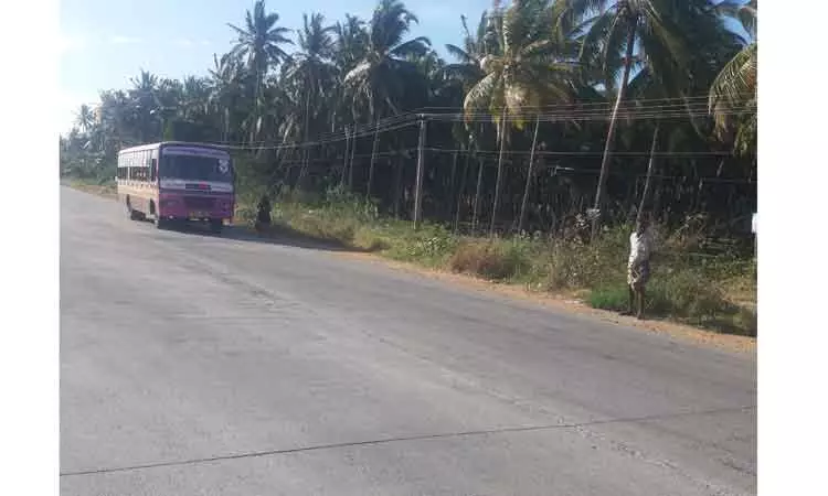 பயணிகள் நிழற்குடை அமைக்கப்படுமா?