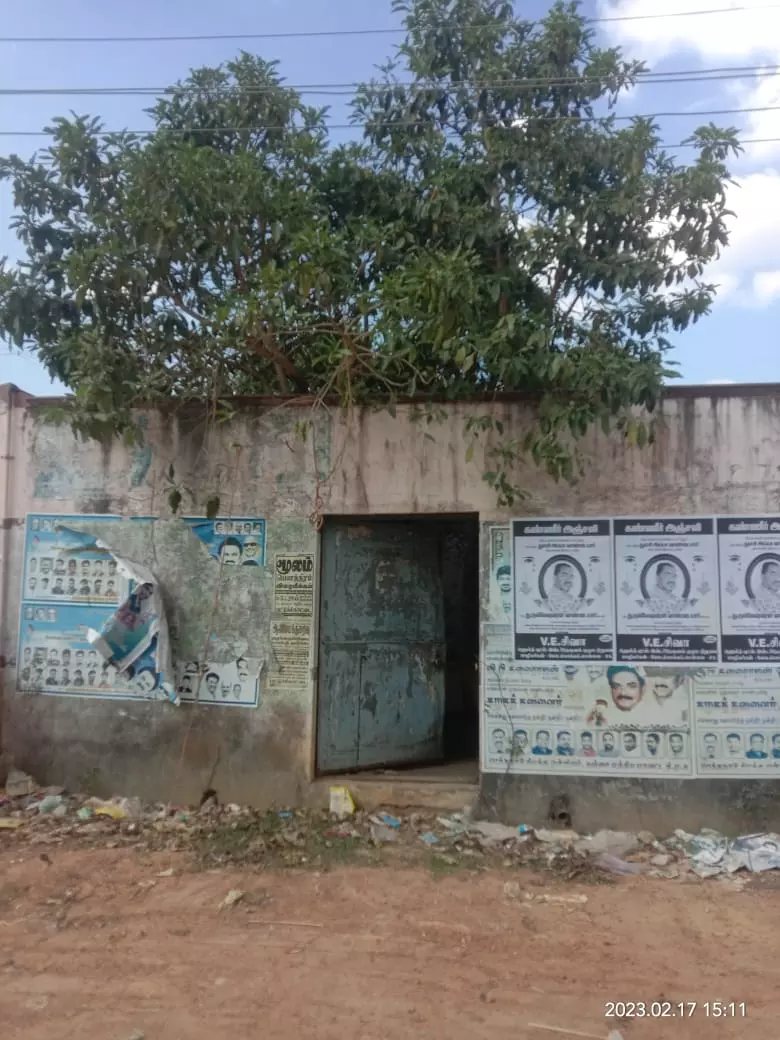 பராமரிப்பில்லாத கழிவறை கட்டிடம் பராமரிப்பில்லாத கழிவறை கட்டிடம்