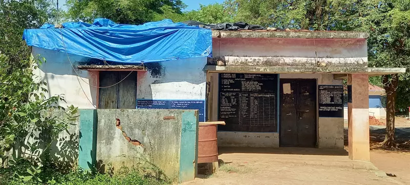 ஆபத்தான ரேஷன் கடை