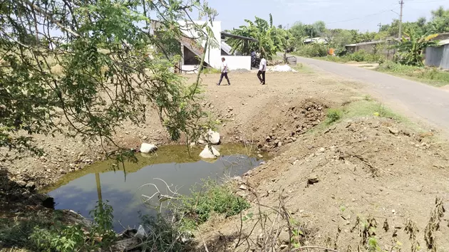 குட்டையாக மாறிய குளம்