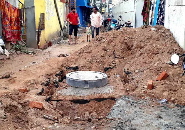 சாலைகளை சீரமைப்பார்களா? சாலைகளை சீரமைப்பார்களா?