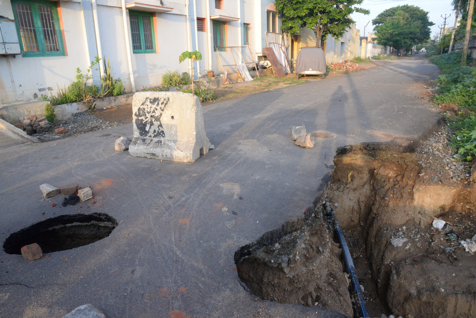 மோசமான ரோடு மோசமான ரோடு