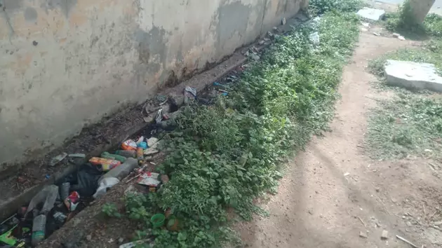 கால்வாயை தூர்வார வேண்டும் கால்வாயை தூர்வார வேண்டும்