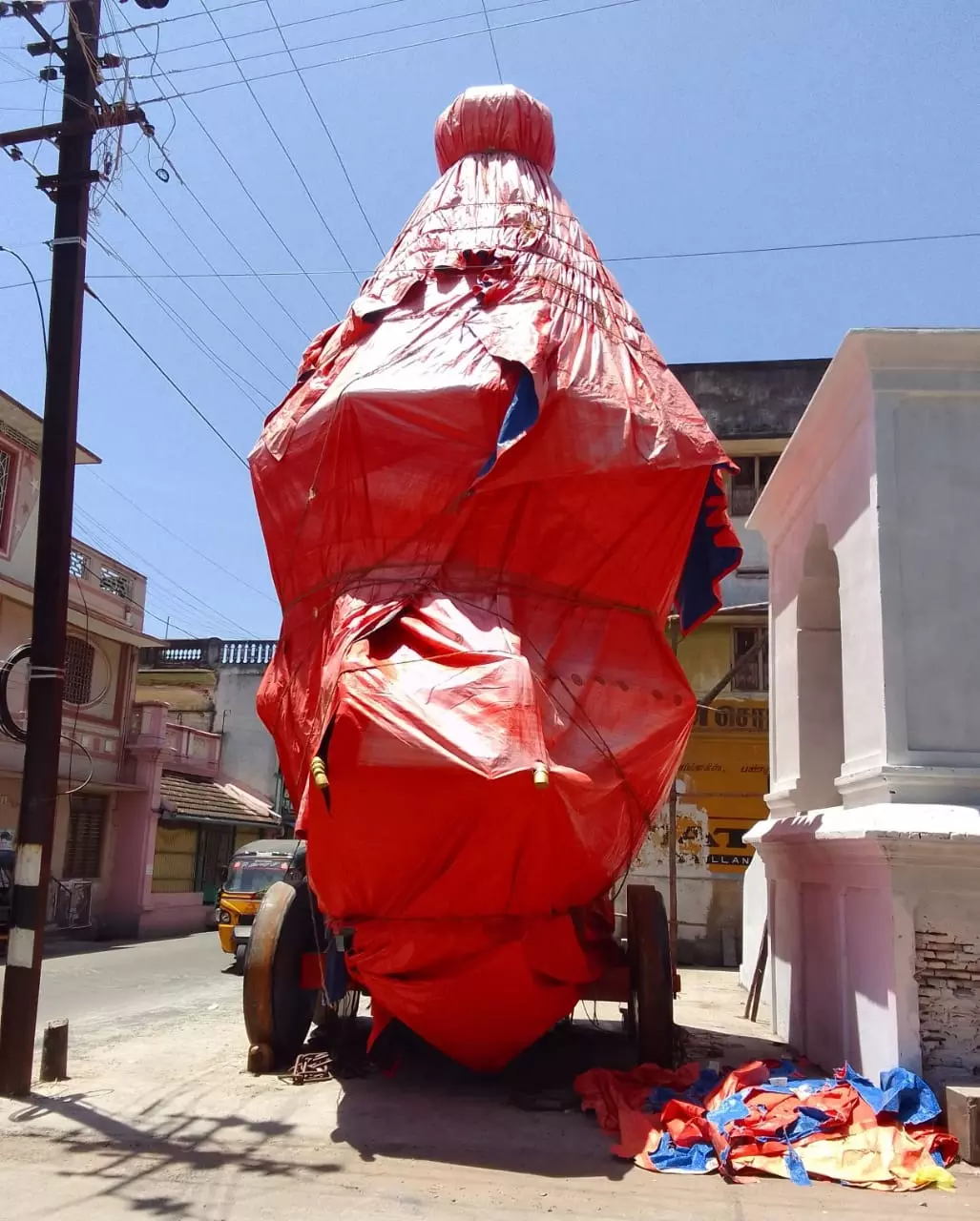 தேரை மாற்று இடத்தில் நிறுத்த வேண்டும்